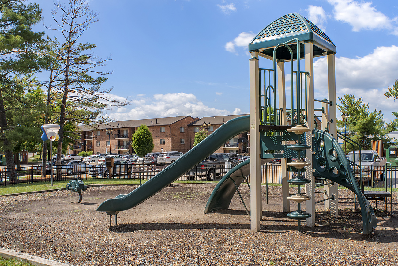 Photos and Video of The Manor/The Manor East Apartments in Leesburg, VA